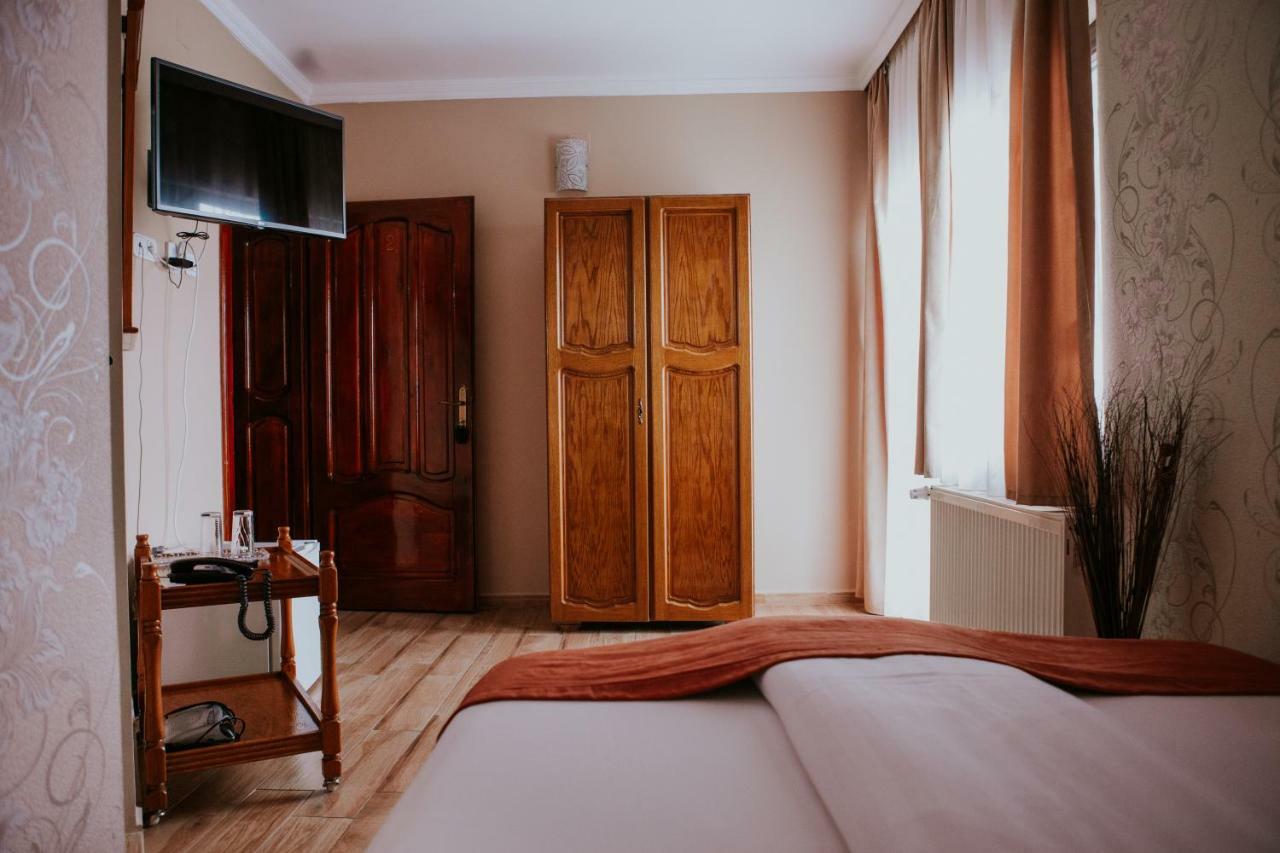 Hotel-Restaurant Milenium Salonta 외부 사진